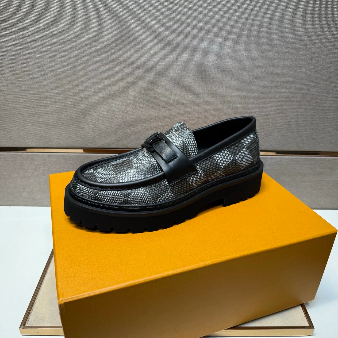 Men's men's shoes 💰pp620【Lv～】Men's casual leather shoes 2025z cabinet sales simultaneously 🔶Size: 39-44 #️⃣ 🔷3 colors🔜The upper is made of cowhide stitching ➕Cowhide lining, comfortable and breathable, sole: original comfortable and wear-resistant outsole, ⚠️real thing📱photographed🎬real thing is better📢📢📢